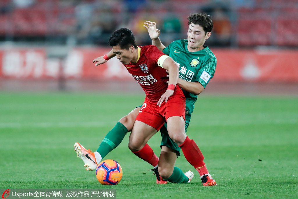 包含菲尼克斯太阳迎亚冠关键赛，加时末段止住颓势，目标明确，临场指挥获称赞的词条