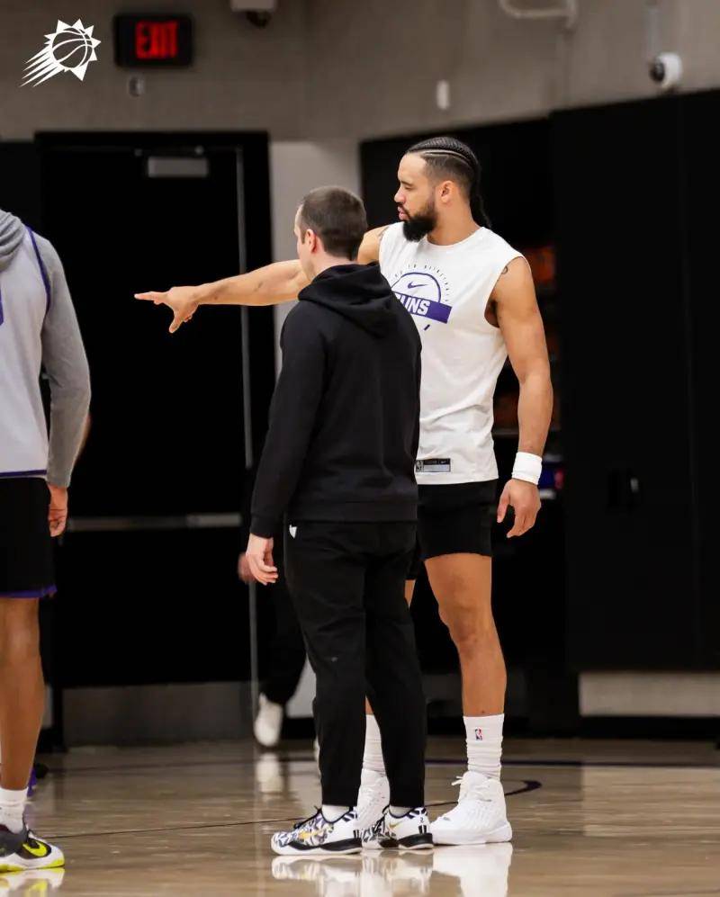 包含NBA总决赛加时末段走向成谜，菲尼克斯太阳止住颓势，管理层满意，医务组通报恢复的词条